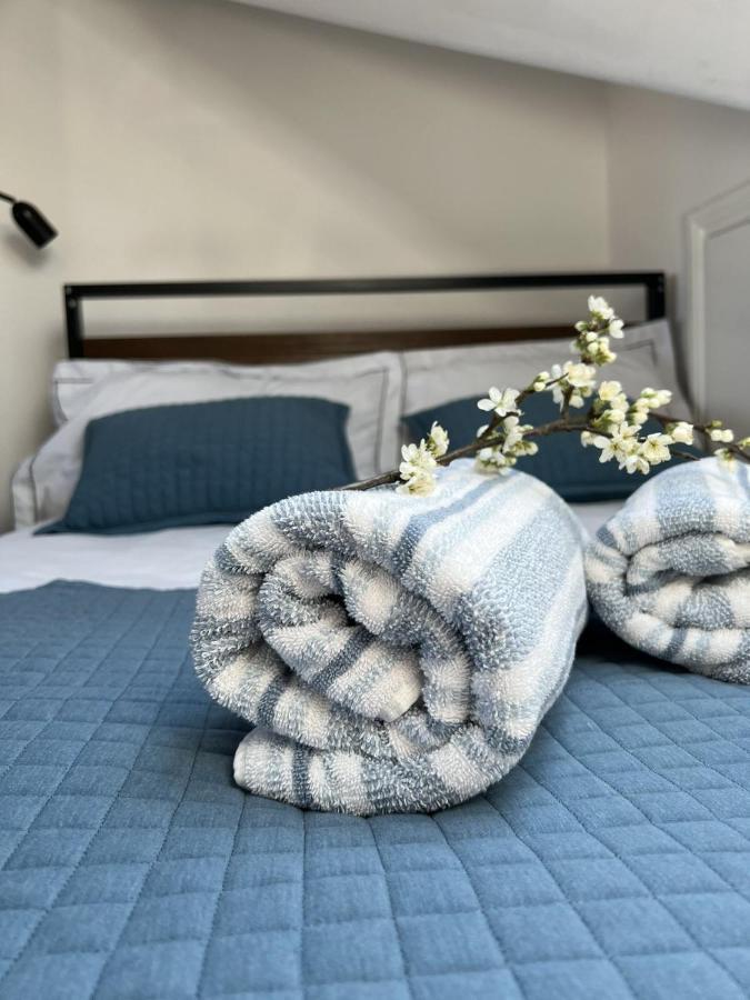 4 Wharncliffe Drive 호텔 Hanwell 외부 사진